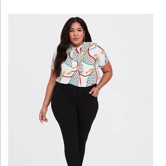 NWT Ivory chain tie-neck top - Picture 2 of 7